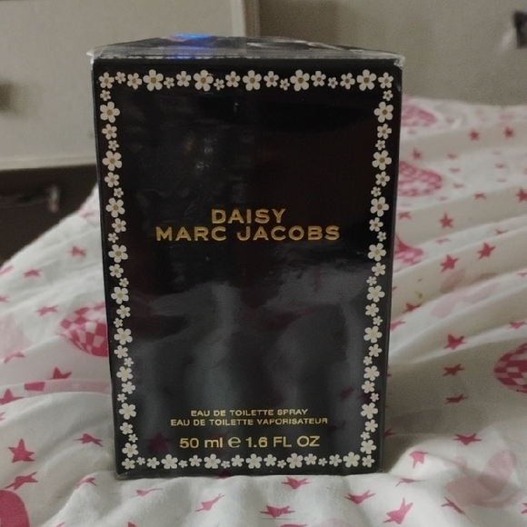 Marc Jacobs Daisy Eau de Toilette 50ml - Black and Gold New Never Been Opened! - Picture 1 of 1